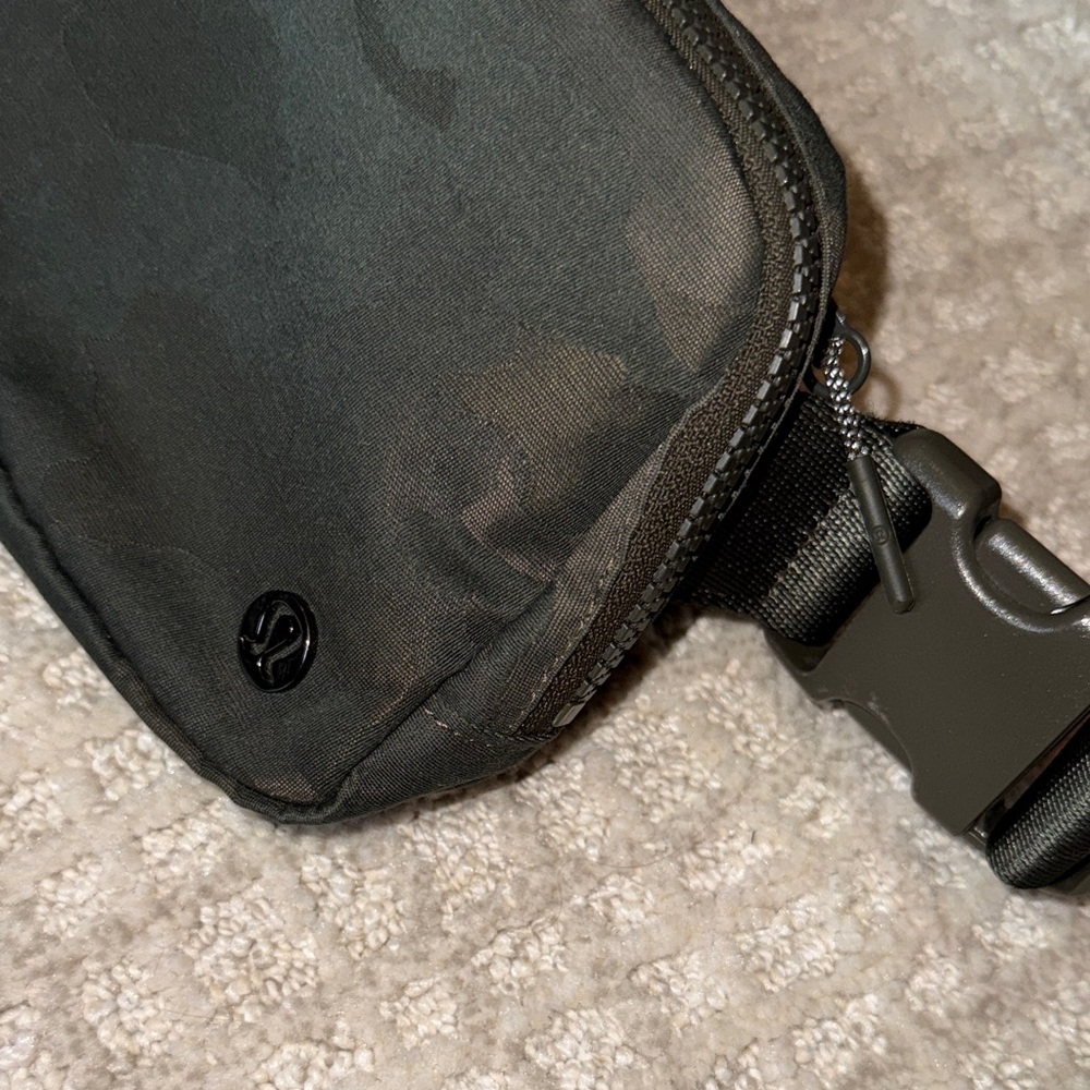 Lululemon Camo Everywhere Belt Bag 1L - Picture 2 of 9